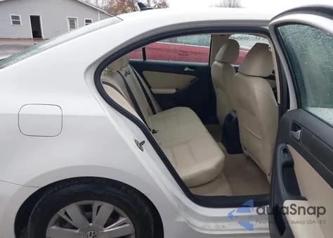 2014 Volkswagen Jetta 1.8T Se z USA, uszkodzony, nr VIN 3VWD17AJ2EM375839